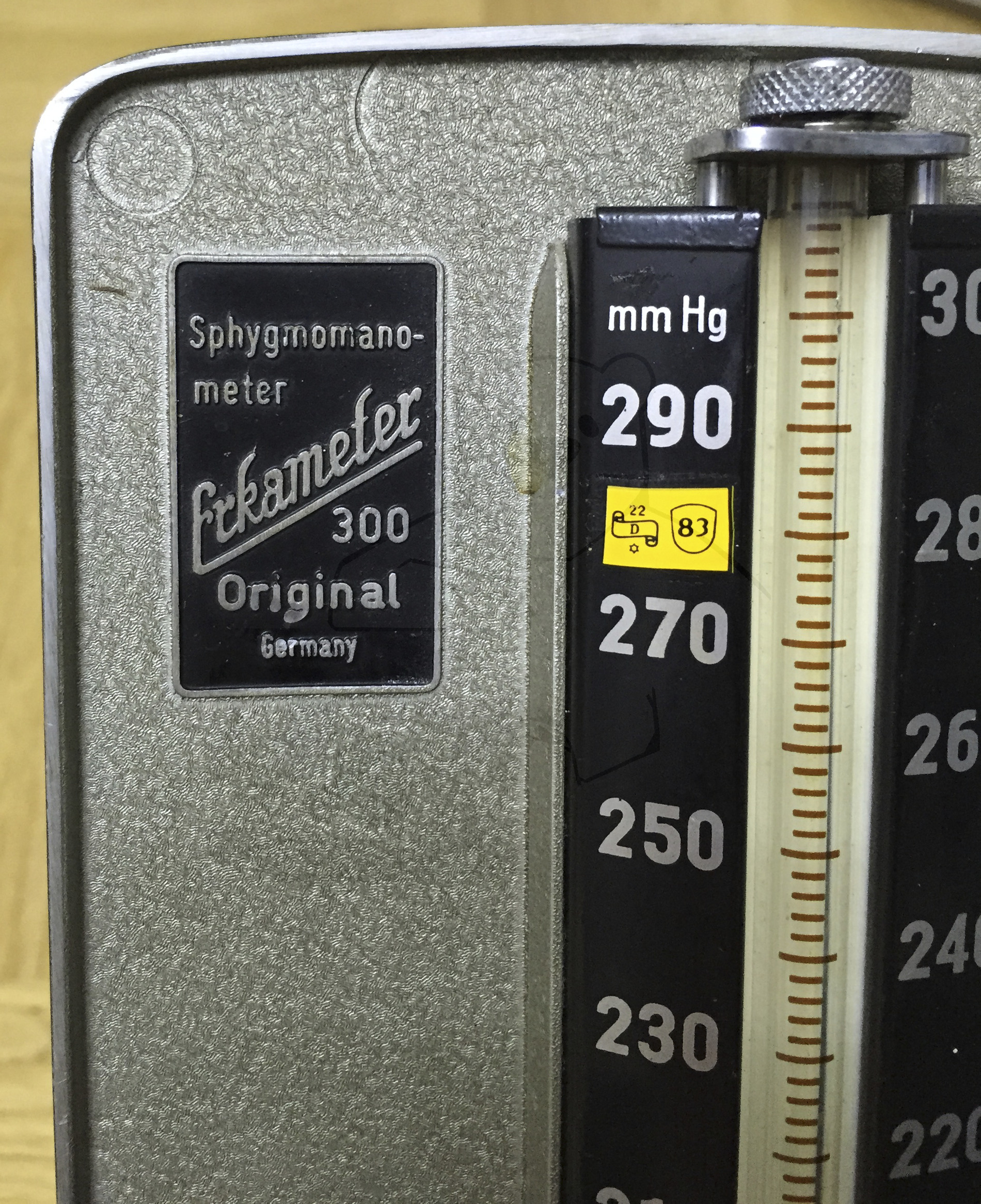 Erka 300 Blutdruckmesser (Sphygmomanometer), Originalzustand, 1960'er Jahre, Typenschild